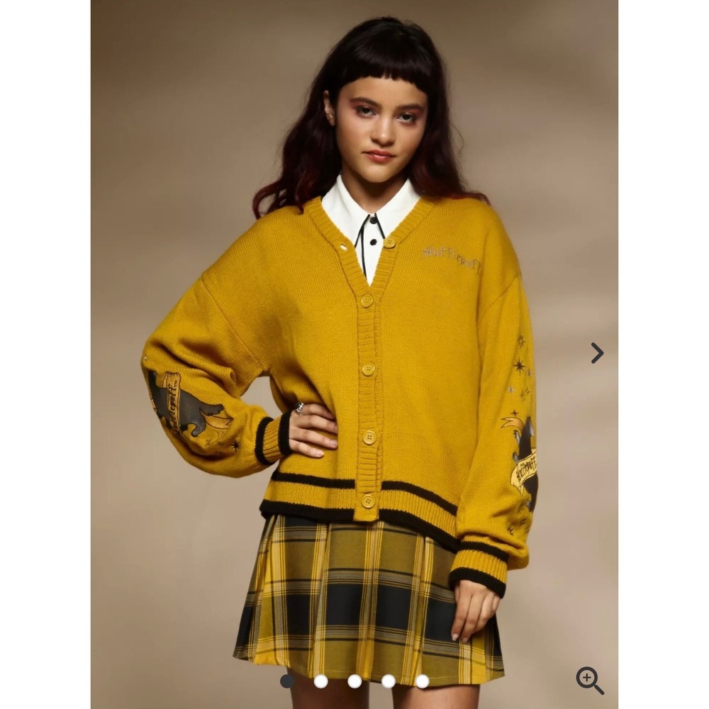 Harry Potter Hufflepuff Cardigan Sweater Yellow Black House Crest Small SM